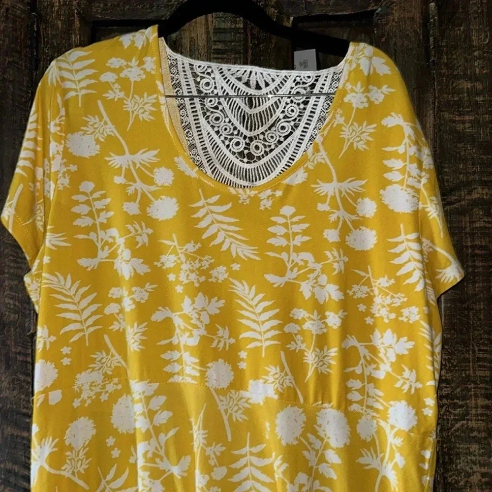 Bobbie Brooks Short Sleeve Lace-Back Floral Print Shift Sun-Dress - 1X - Picture 2 of 4